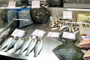 The price of flatfish is €8.90 per kg, the price of shellfish is €2.50 per kg
