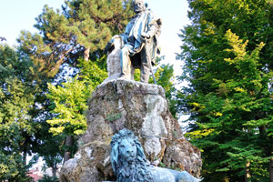 Monument to Giuseppe Garibaldi is the point “F” of our walking tour