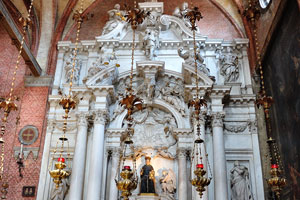 Altare di sant'Antonio in the church of Frari