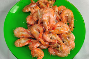 After we had returned from the market to the hotel we cooked the prawns