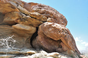 Top part of an ordinary rock shelter