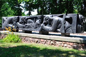 The World War II memorial is located in the Gomel park