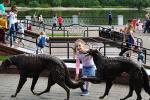 A little girl and dog statues