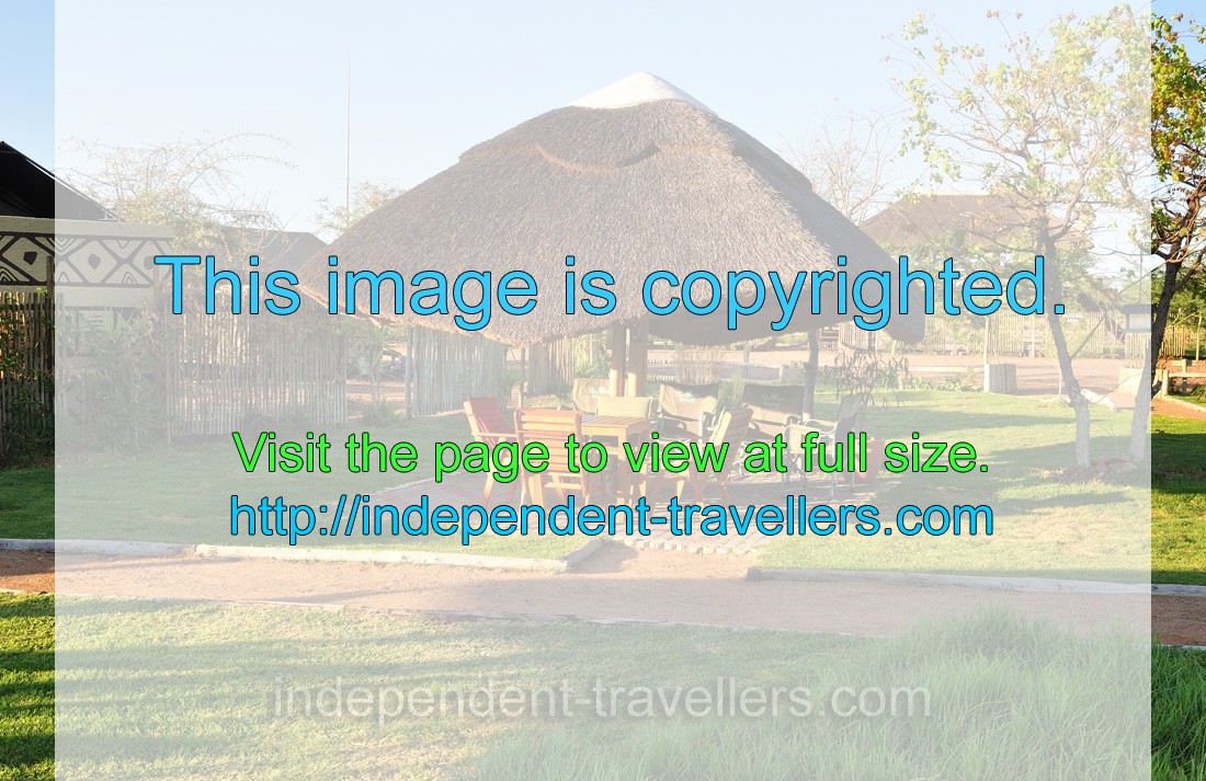 A thatched roof gazebo is in Makumutu Lodge & Campsite