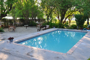Motsebe Backpackers features an outdoor pool
