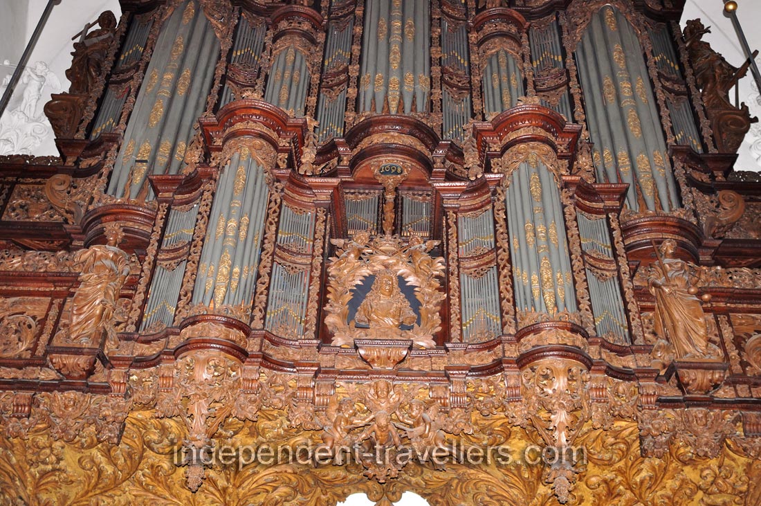 The organ of the Church of Our Saviour is depicted in detail