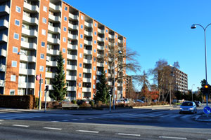 This intersection connects Brøndbyøster boulevard to Brøndbyøstervej street