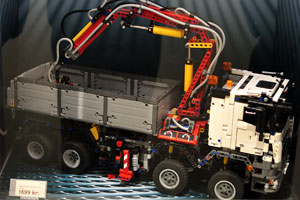 Mercedes-Benz Arocs 3245 is available in Lego toy store for the price of 1699 kr