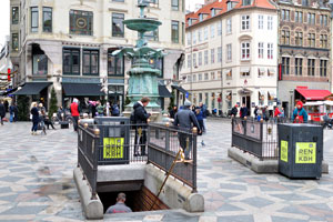 There are free of charge public toilets in the center of Amagertorv square