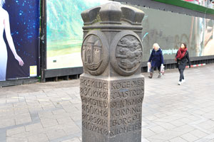 The granite Zero Kilometre Stone which is located in City Hall square was erected in 1925