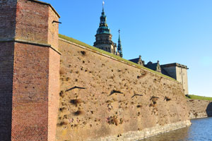 This high defensive wall belongs to Kronborg castle
