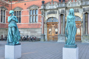 These awesome turquoise statues are located beside Helsingør railway station