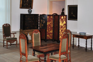 A vintage coffee table and chairs are in Kronborg castle