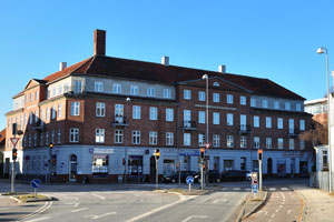 This building is located at #22 Søndre Jernbanevej