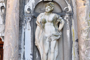 This nude woman statue situated in Frederiksborg Castle