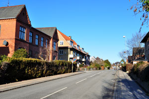 This section of Langesvej street is adjacent to Bakkegade street