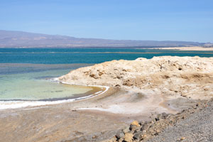 Located in the hot desert, the lake experiences summer temperatures as high as 52°C (126°F) from May to September