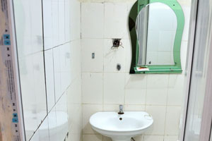 Nazaret hotel in Logia: the bathroom in my room