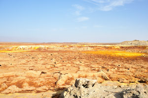 Danakil Depression lies in the gap resulting from gradual separation of the Danakil horst from the Ethiopian Plateau