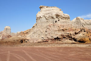 After visiting the Dallol volcano, we drove to salt canyon
