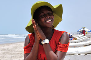 A gorgeous Ghanaian girl can pose in a funny way