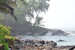 The beach on the western side of Axim Beach Hotel hill suits best for the landscape photography
