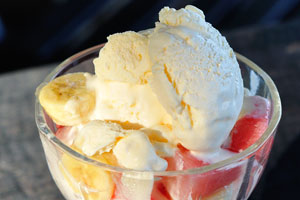 The dessert of “Fresh fruit salad and ice cream” costs 16 Ghanaian cedis or 4 US dollars