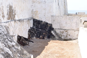 This wall belongs to the castle of Elmina