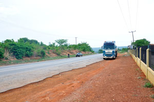 The Techiman-Tamale road goes across the town of Kintampo