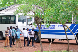 Buses with tourists have arrived from the Kwame Nkrumah University of Science and Technology (Kumasi)