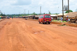 The road to Hohoe passes through the village of Bonakye