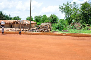 The main road of the village of Bonakye