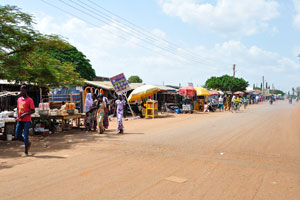The main automobile road is in the town of Yendi