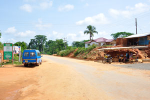 This part of the road to Tamale is located between the town of Dodi Papase and the town of Ahamasu