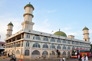 The Non-Ahmadi central mosque is located on the Tamale-Techiman road