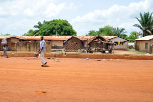 The highway to Tamale passes through the village of Bonakye