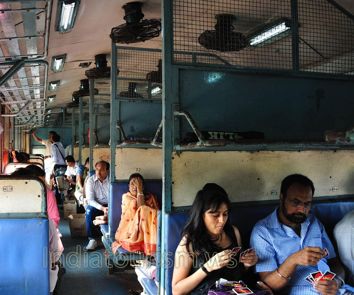 Travel company serves breakfast and boxes for trash