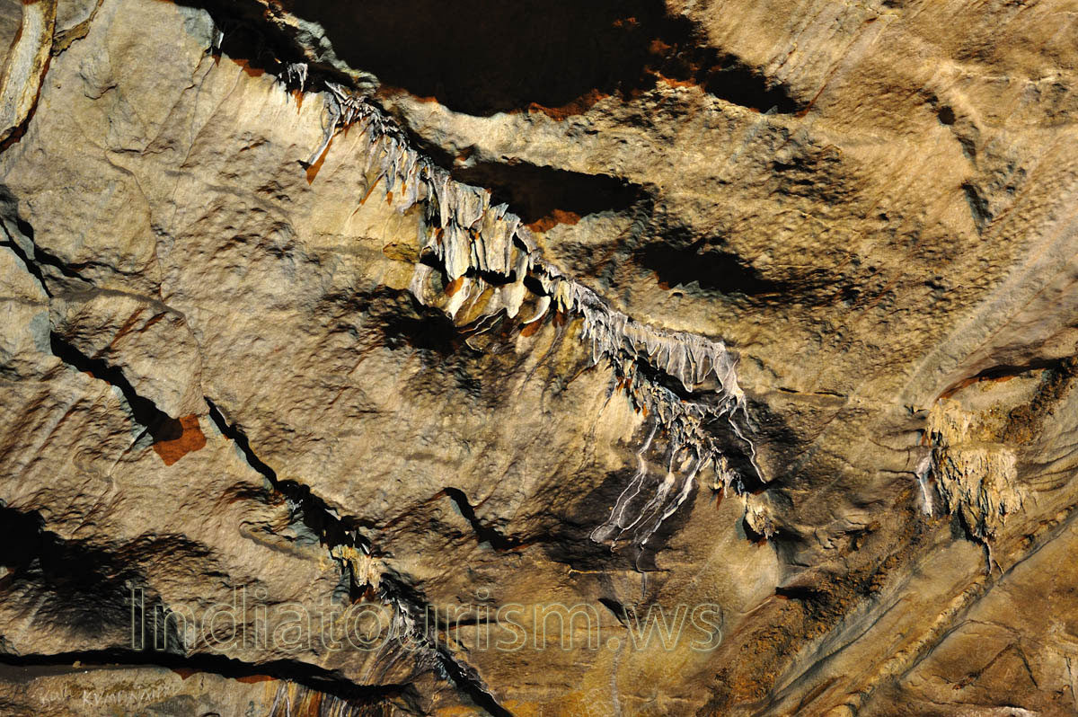 small stalactites in the form of scales