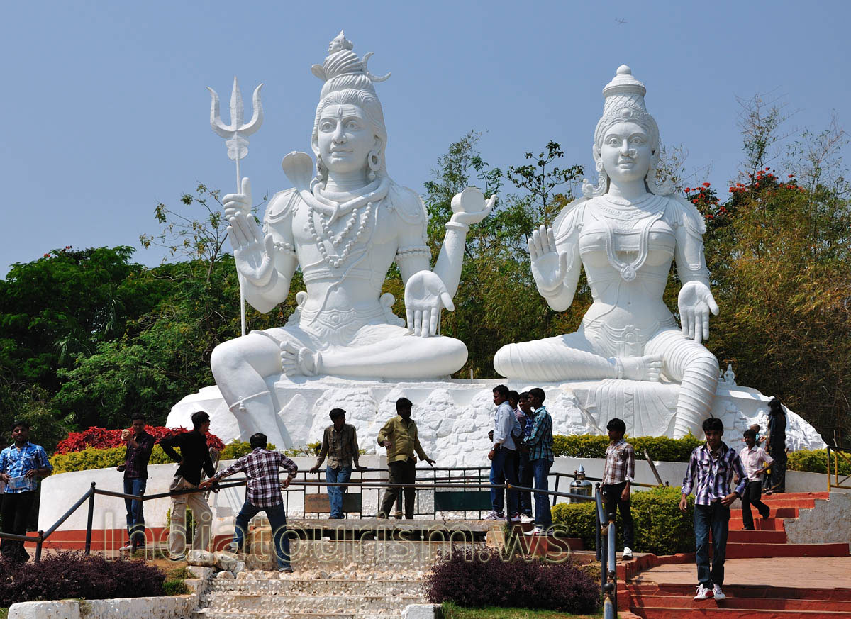 The imposing idols of Shiva and Parvati seated atop the Kailasagiri hill