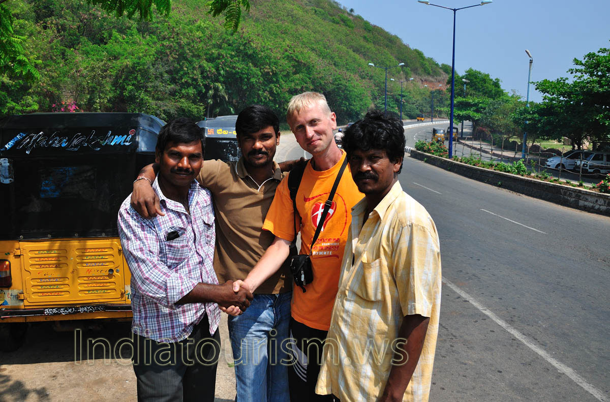 auto rickshaw drivers on beach road