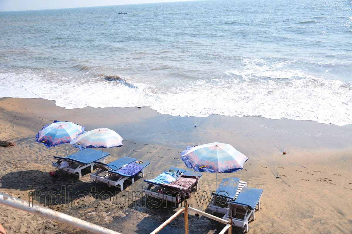 View from the Lifeguard tower on the chaise-lounges