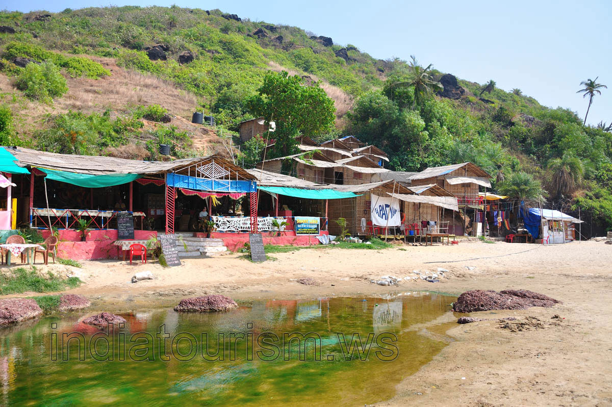 Sweet Lake huts N bar & restaurant