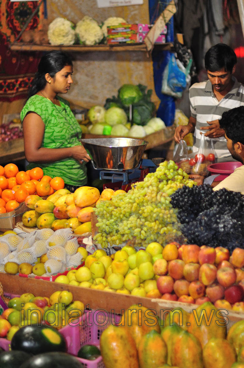 fruits & vegetables: mangoes, grape, tangerines, apples, papaya, tomatoes