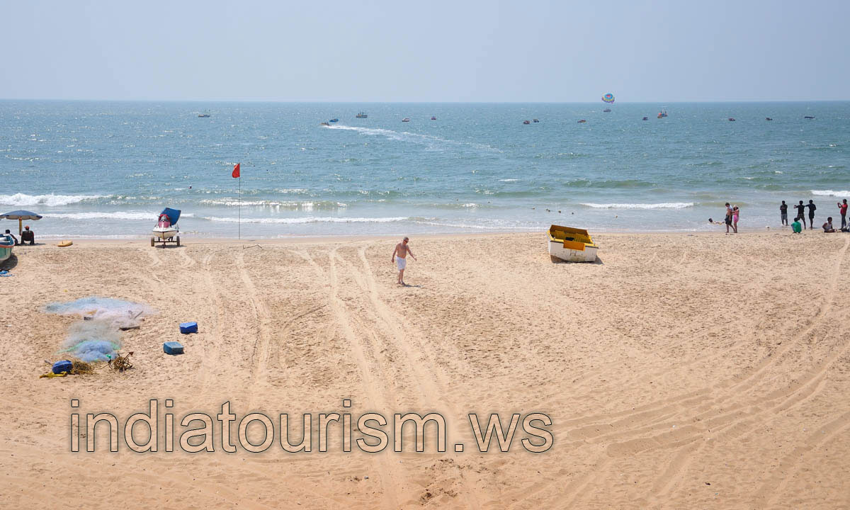 This part of the beach is opposite the lifeguard tower