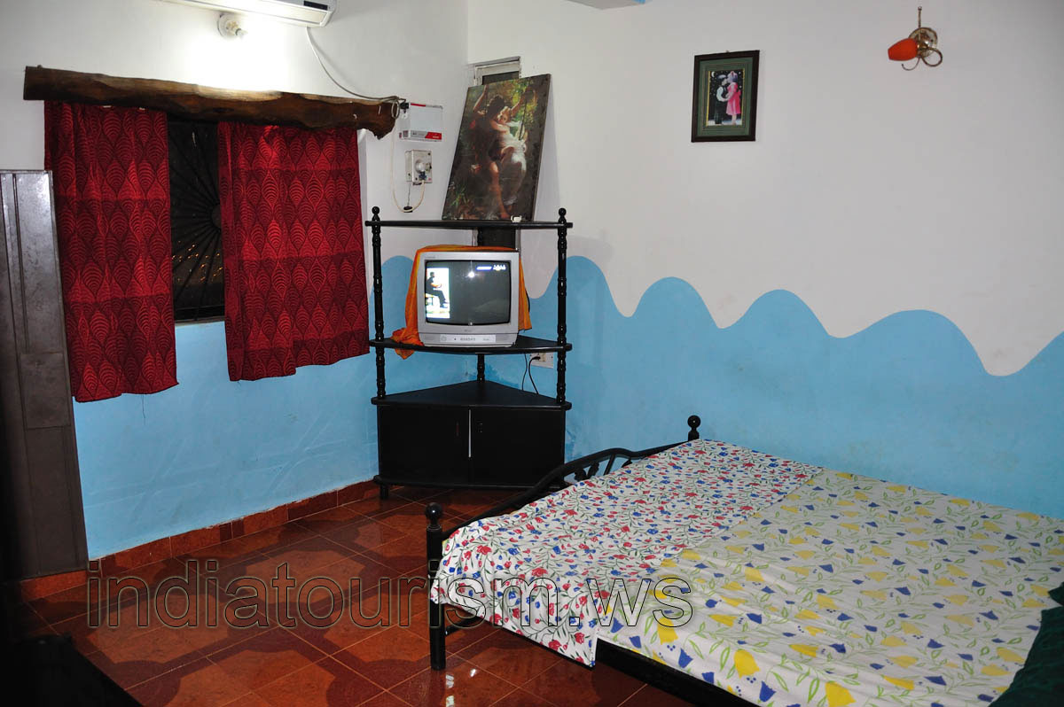 Room with the wide bed and TV set