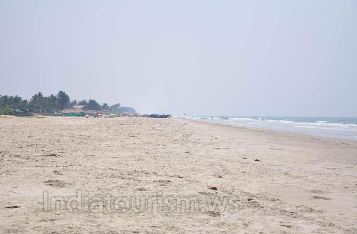 southern view of the Benaulim beach