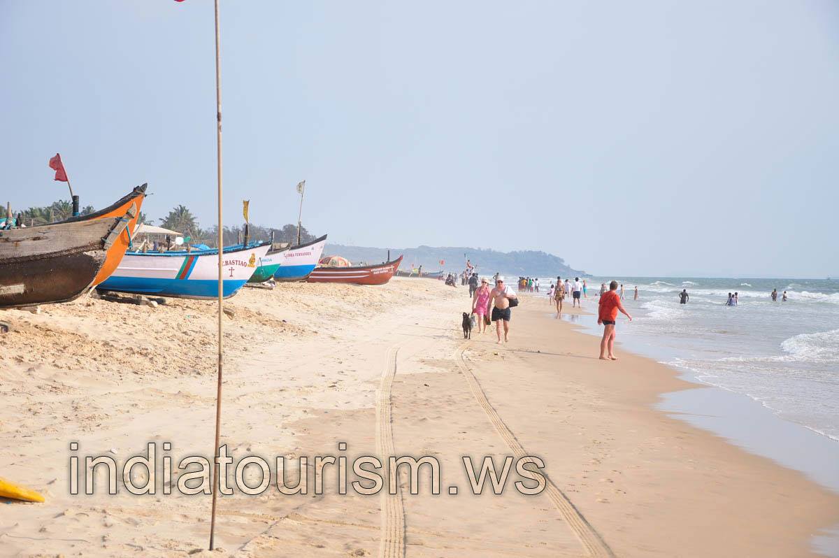 Candolim beach is on the south, it is 3 kms from here