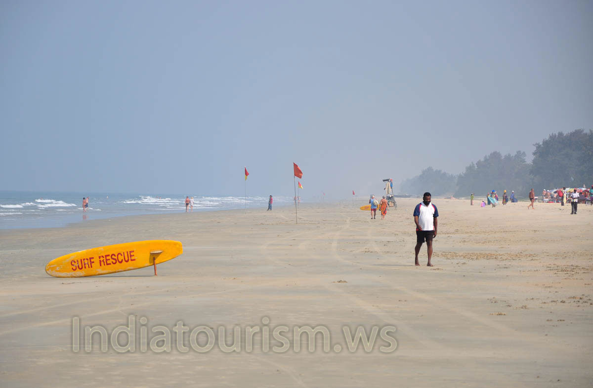 Cavelossim beach: a look towards the north