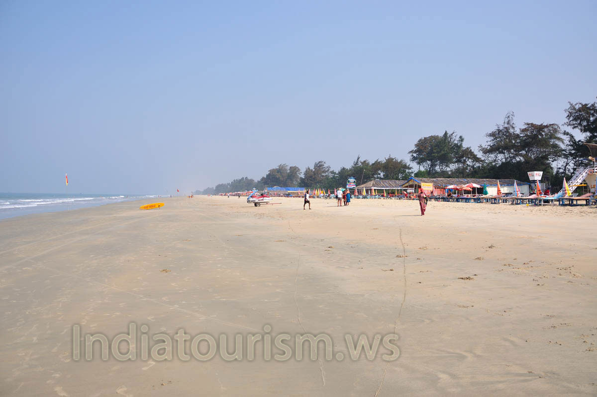 Cavelossim beach is long and smooth like a runway