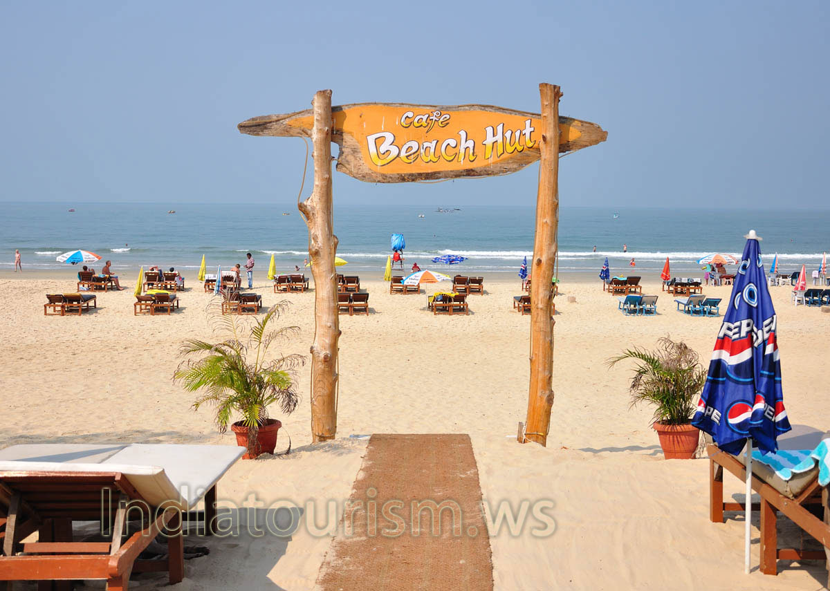 cafe Beach Hut: way to the sea